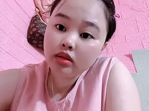 Snapshot of Minee99 chatting on 07/17/26, 08:32 Minee99 online show from 07/17/26, 08:32