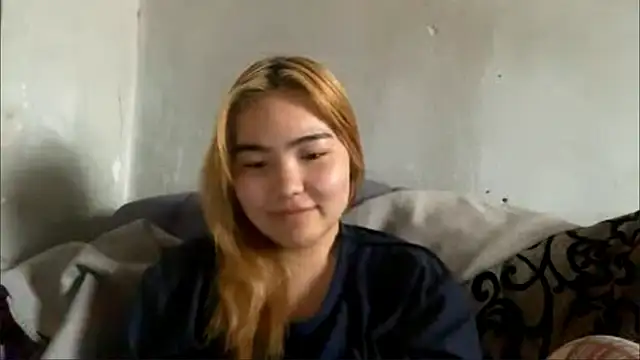 Snapshot of MollyTaken chatting on 07/23/26, 10:02 MollyTaken online show from 07/23/26, 10:02