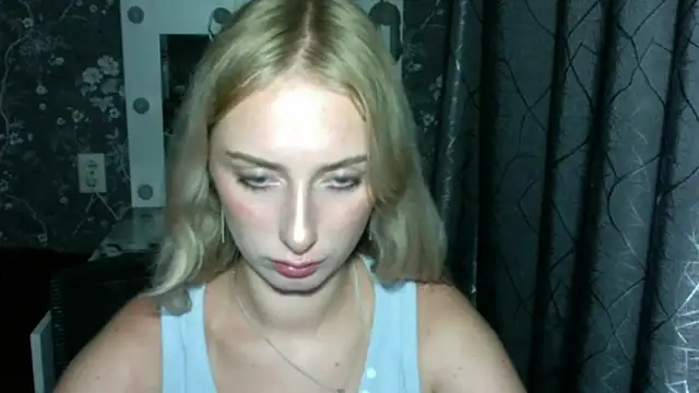 Snapshot of ellisweets chatting on 08/06/26, 08:22 ellisweets online show from 08/06/26, 08:22