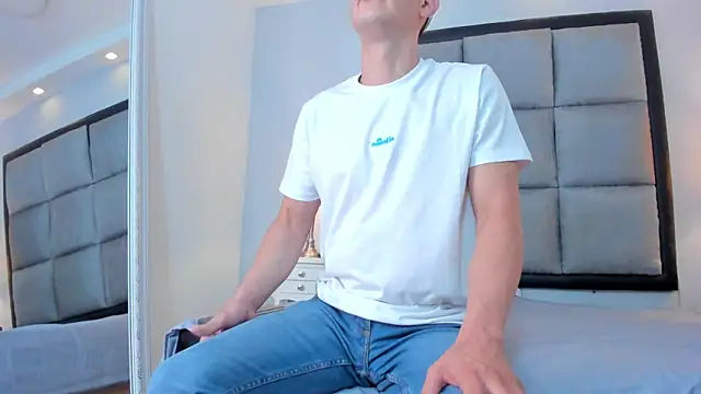 Axel wolfe online show from 07/20/26, 08:33