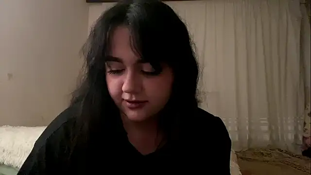 Snapshot of Kriss_loveee chatting on 07/21/26, 10:12 Kriss loveee online show from 07/21/26, 10:12