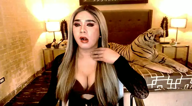 Snapshot of BigCumHuntersxx chatting on 01/19/25, 01:12 BigCumHuntersxx online show from 01/19/25, 01:12