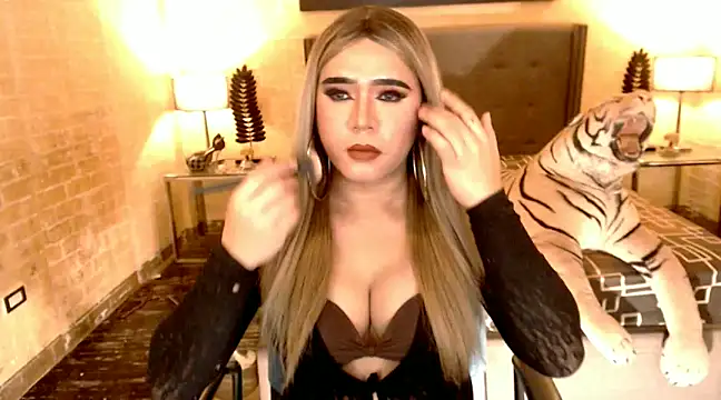 Snapshot of BigCumHuntersxx chatting on 02/06/25, 07:35 BigCumHuntersxx online show from 02/06/25, 07:35