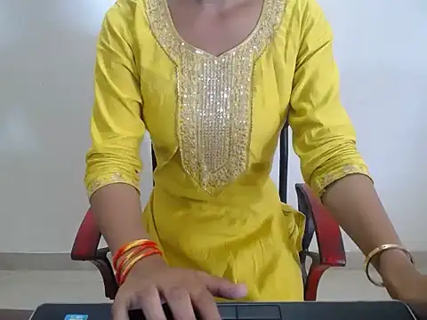 Snapshot of Sizzling_Charu chatting on 07/27/26, 05:25 Sizzling Charu online show from 07/27/26, 05:25