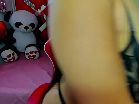 Snapshot of elifluxe chatting on 07/27/26, 12:17 elifluxe online show from 07/27/26, 12:17