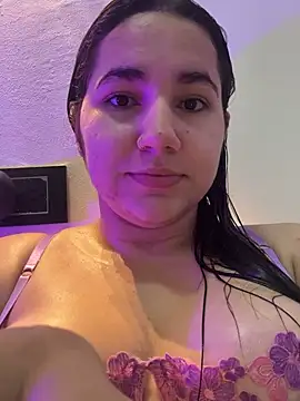 Snapshot of miakhalaf_ chatting on 08/01/26, 02:44 miakhalaf online show from 08/01/26, 02:44