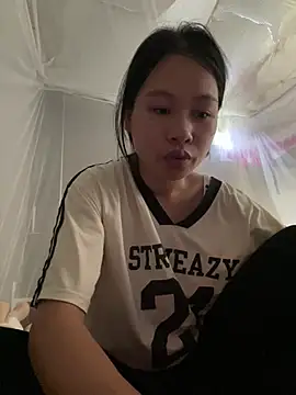 Snapshot of -vinoi- chatting on 07/31/26, 08:03 -vinoi- online show from 07/31/26, 08:03