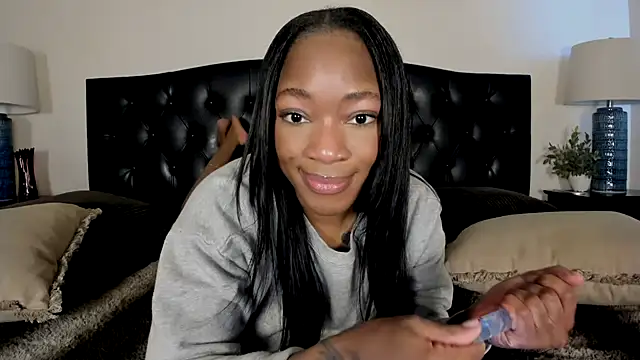 Snapshot of nicolesolace chatting on 02/04/26, 10:04 nicolesolace online show from 02/04/26, 10:04