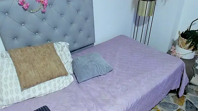 Snapshot of IsabellaReinaa chatting on 07/31/26, 12:37 IsabellaReinaa online show from 07/31/26, 12:37