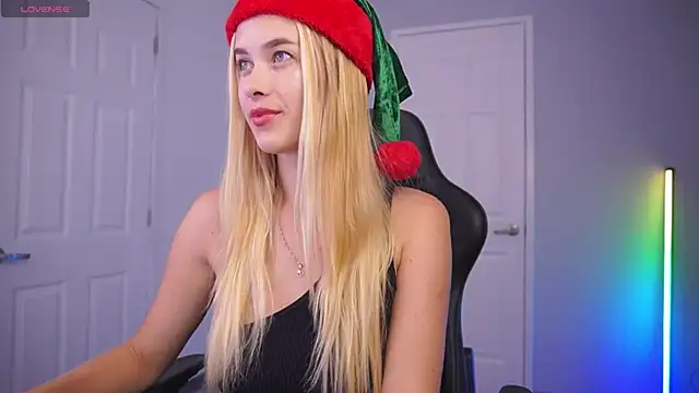 Snapshot of DanikaDillan chatting on 12/24/24, 02:10 DanikaDillan online show from 12/24/24, 02:10
