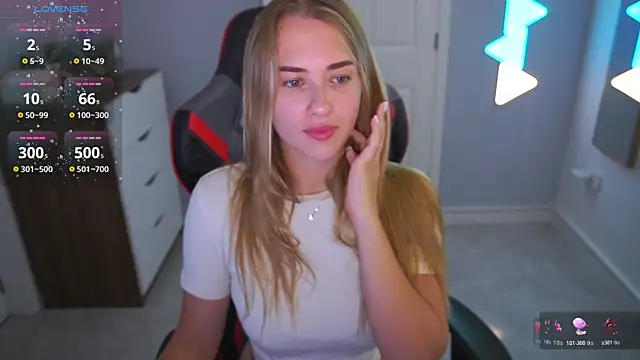 Snapshot of DanikaDillan chatting on 07/11/26, 12:57 DanikaDillan online show from 07/11/26, 12:57