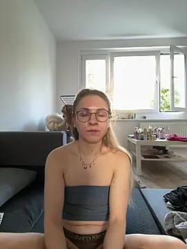 Amelie wild online show from 08/02/26, 03:54