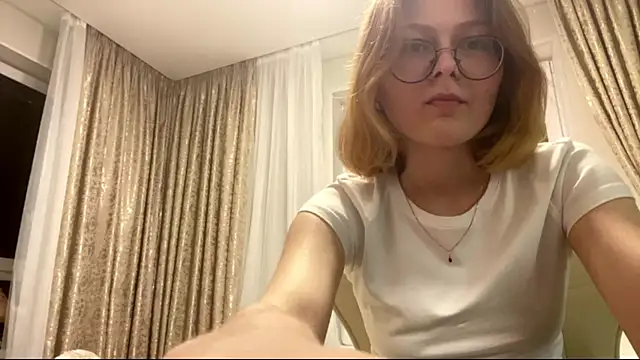 Snapshot of ViennaKiss chatting on 08/07/26, 11:45 ViennaKiss online show from 08/07/26, 11:45
