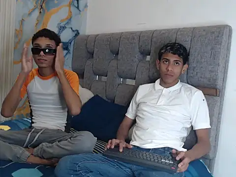 Snapshot of RED_ZONE_BOYS chatting on 08/05/26, 02:42 RED ZONE BOYS online show from 08/05/26, 02:42