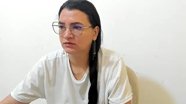 MARILYN GARCIA online show from 11/30/25, 02:32