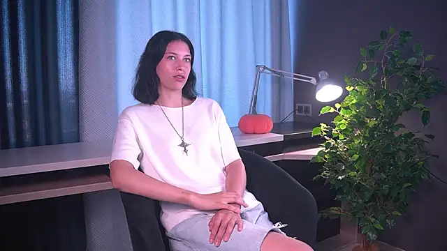 Snapshot of JolynnPanos chatting on 08/08/26, 11:34 JolynnPanos online show from 08/08/26, 11:34