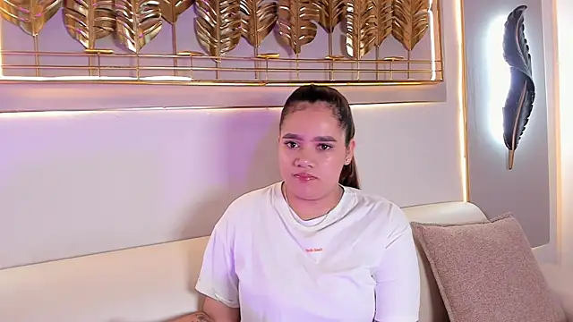 Snapshot of saharawalker_ chatting on 08/06/26, 12:18 saharawalker online show from 08/06/26, 12:18