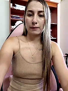 Snapshot of Lipzzy_sun20 chatting on 08/08/26, 04:31 Lipzzy sun20 online show from 08/08/26, 04:31