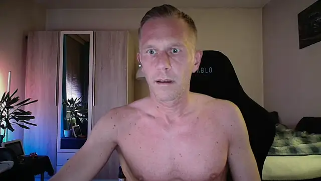 Snapshot of slaveboy2016@xh chatting on 06/23/26, 11:14 slaveboy2016xh online show from 06/23/26, 11:14