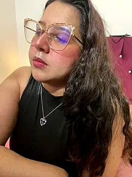 shara  online show from 11/05/25, 02:33