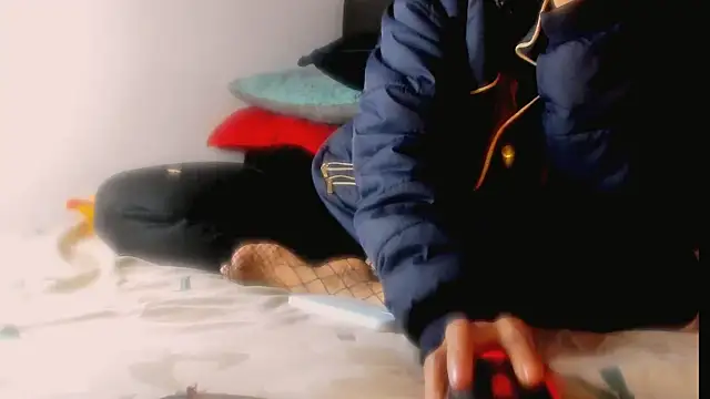 Snapshot of _thamara25 chatting on 02/25/25, 12:03 thamara25 online show from 02/25/25, 12:03