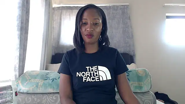 Snapshot of leanna23 chatting on 09/29/25, 08:30 leanna23 online show from 09/29/25, 08:30