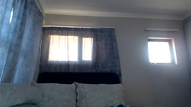 Snapshot of leanna23 chatting on 10/10/25, 04:00 leanna23 online show from 10/10/25, 04:00