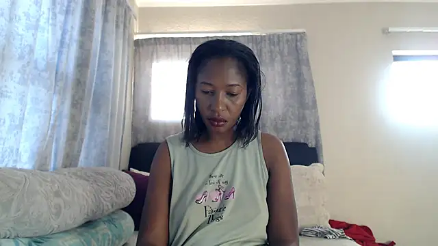 Snapshot of leanna23 chatting on 10/11/25, 04:44 leanna23 online show from 10/11/25, 04:44