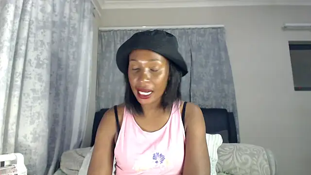 Snapshot of leanna23 chatting on 10/12/25, 06:07 leanna23 online show from 10/12/25, 06:07