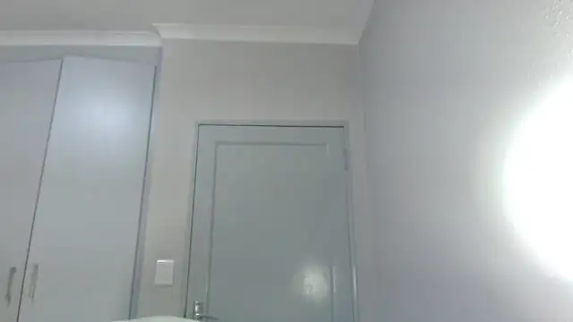 Snapshot of leanna23 chatting on 10/15/25, 03:17 leanna23 online show from 10/15/25, 03:17