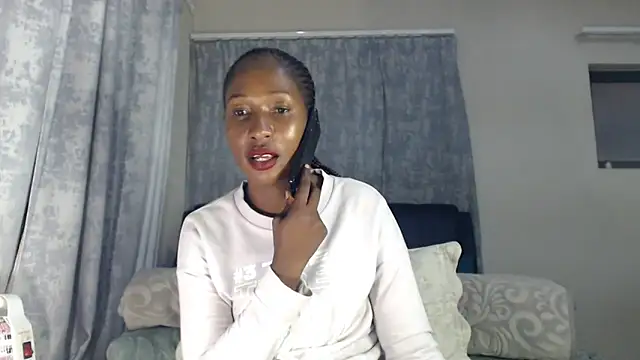 Snapshot of leanna23 chatting on 11/20/25, 04:51 leanna23 online show from 11/20/25, 04:51