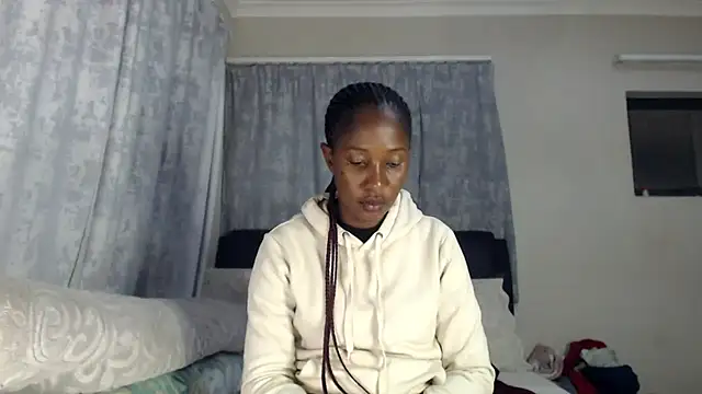 Snapshot of leanna23 chatting on 11/23/25, 06:41 leanna23 online show from 11/23/25, 06:41