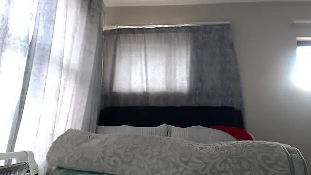 Snapshot of leanna23 chatting on 12/03/25, 10:57 leanna23 online show from 12/03/25, 10:57