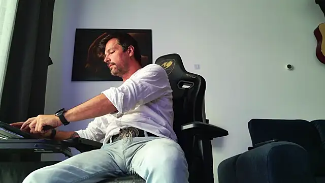 ChrisKox online show from 07/13/26, 04:04
