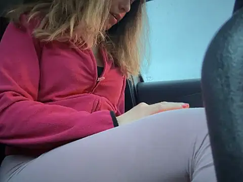 Snapshot of sexylenia chatting on 03/12/25, 05:17 sexylenia online show from 03/12/25, 05:17