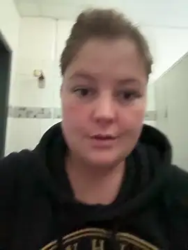 Snapshot of BootyLola chatting on 09/19/25, 08:05 BootyLola online show from 09/19/25, 08:05