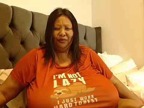 Snapshot of nancy111 chatting on 09/20/25, 01:39 nancy111 online show from 09/20/25, 01:39