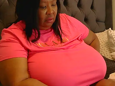 Snapshot of nancy111 chatting on 10/22/25, 01:44 nancy111 online show from 10/22/25, 01:44