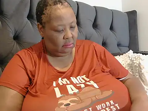 Snapshot of nancy111 chatting on 11/04/25, 01:48 nancy111 online show from 11/04/25, 01:48