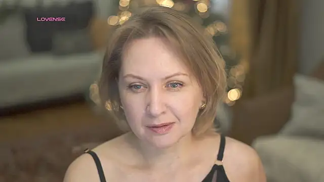 Snapshot of LitleSun chatting on 01/09/25, 09:59 LitleSun online show from 01/09/25, 09:59