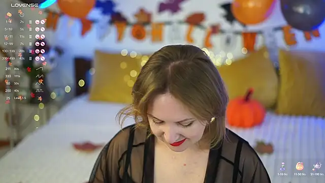 Snapshot of LitleSun chatting on 10/27/25, 10:30 LitleSun online show from 10/27/25, 10:30