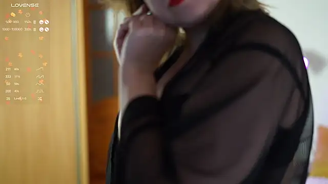 Snapshot of LitleSun chatting on 11/11/25, 02:28 LitleSun online show from 11/11/25, 02:28