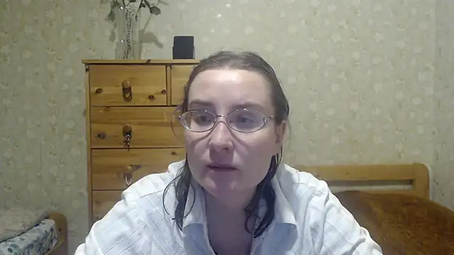 Snapshot of Smart_Rose chatting on 02/05/25, 12:42 Smart Rose online show from 02/05/25, 12:42