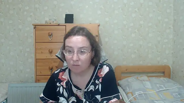 Snapshot of Smart_Rose chatting on 09/19/25, 12:39 Smart Rose online show from 09/19/25, 12:39
