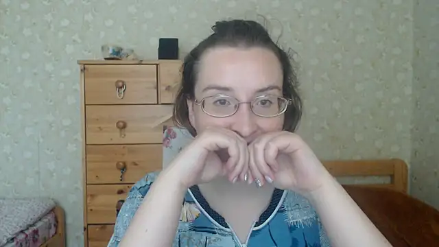 Snapshot of Smart_Rose chatting on 09/22/25, 10:17 Smart Rose online show from 09/22/25, 10:17