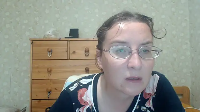Snapshot of Smart_Rose chatting on 06/22/26, 04:48 Smart Rose online show from 06/22/26, 04:48