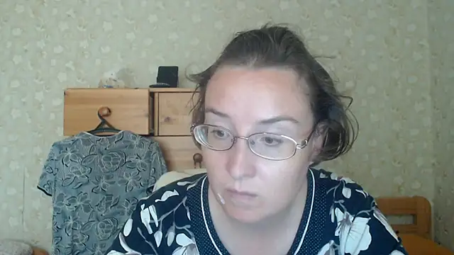 Snapshot of Smart_Rose chatting on 06/24/26, 10:25 Smart Rose online show from 06/24/26, 10:25