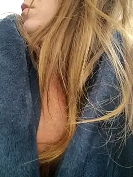 Snapshot of Natali_UA chatting on 12/14/25, 10:20 Natali UA online show from 12/14/25, 10:20