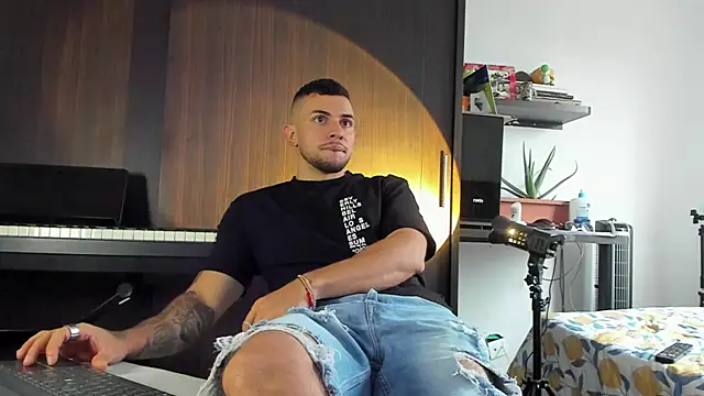 logan smith online show from 04/05/26, 09:23