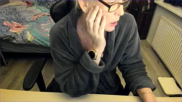 minoesje37 online show from 12/09/24, 08:33